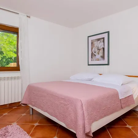 Holiday home In Vrecari With Wi-fi