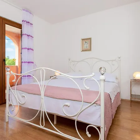 Holiday home In Vrecari With Wi-fi