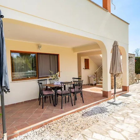 In Vrecari With Wi-fi Holiday home *